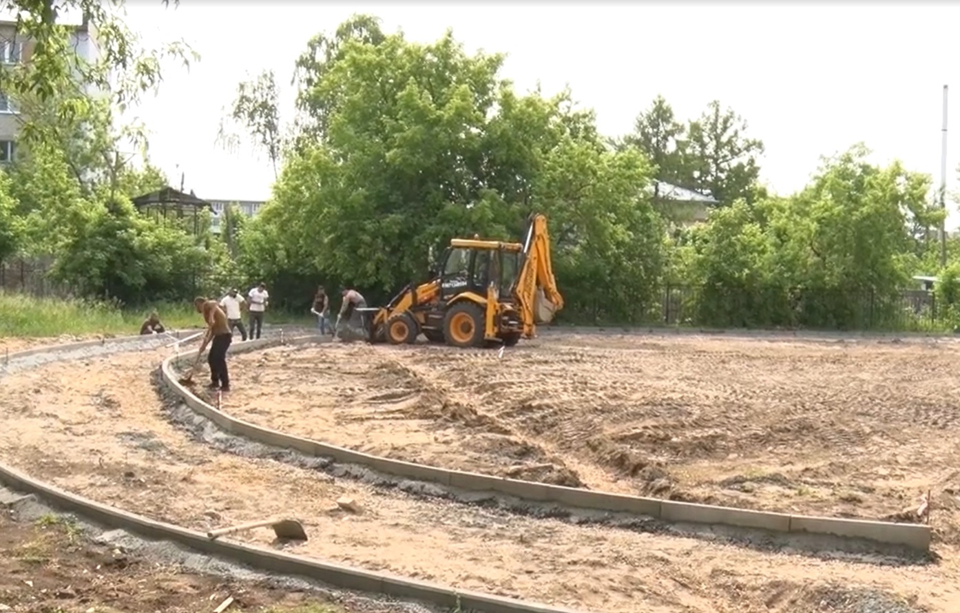 Глава города Михаил Клинков о летних ремонтных работах в школах к новому учебному году