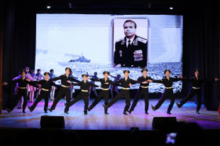 Городской праздничный концерт «Защитники города-труженика» состоялся во Дворце культуры химиков