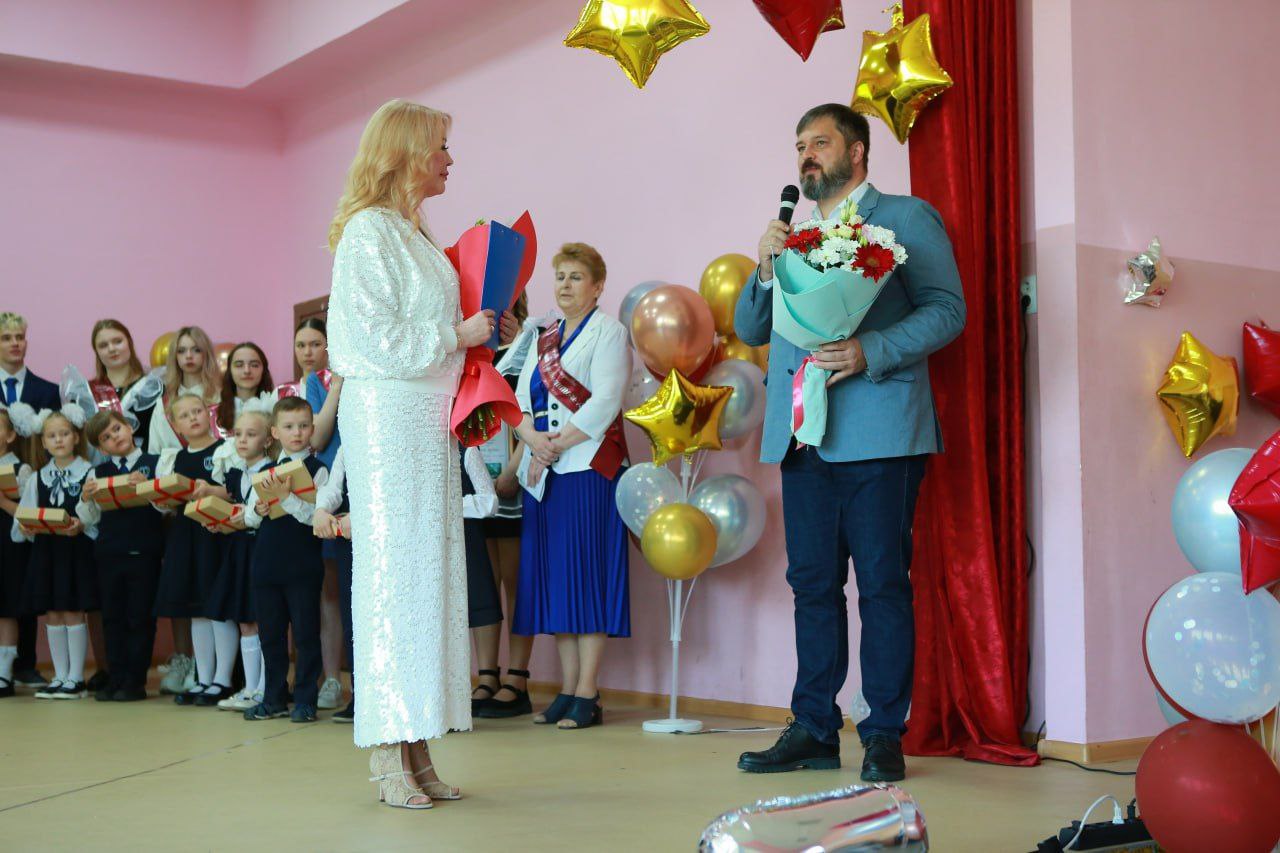Глава города Михаил Клинков о последнем звонке в школе №22