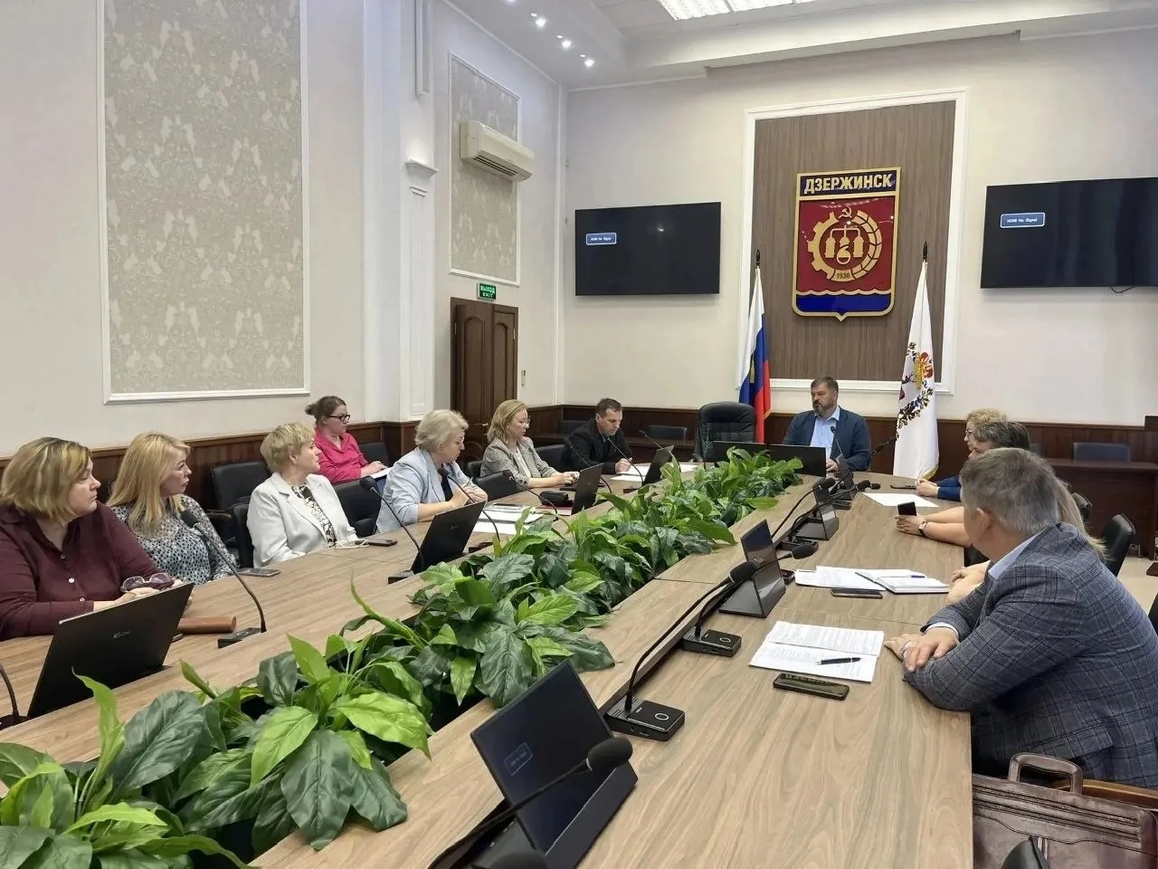 Организацию общегородского выпускного обсудили сегодня на рабочем совещании.