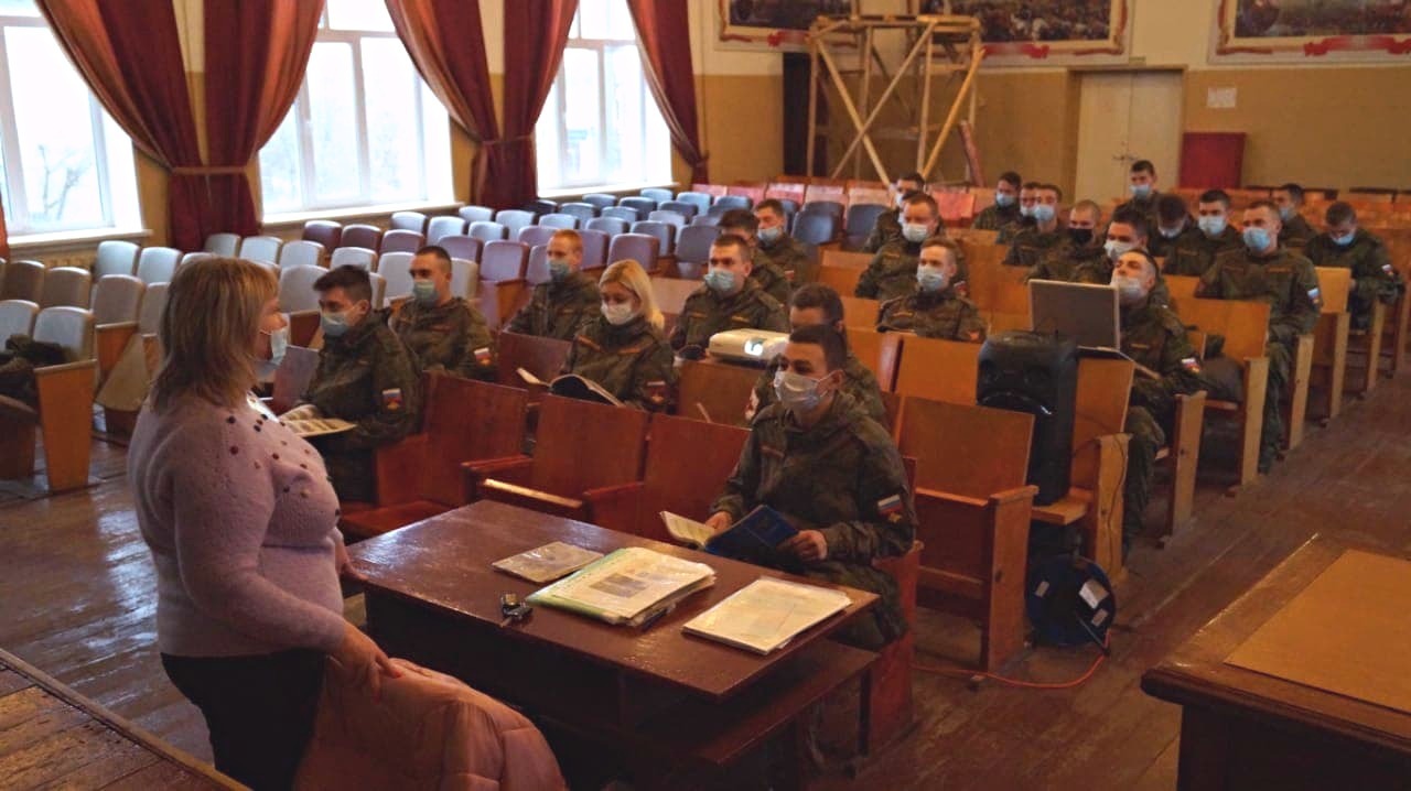 «Фишка», которой нет нигде: в воинской части в Дзержинске на права учатся ВСЕ, даже женщины