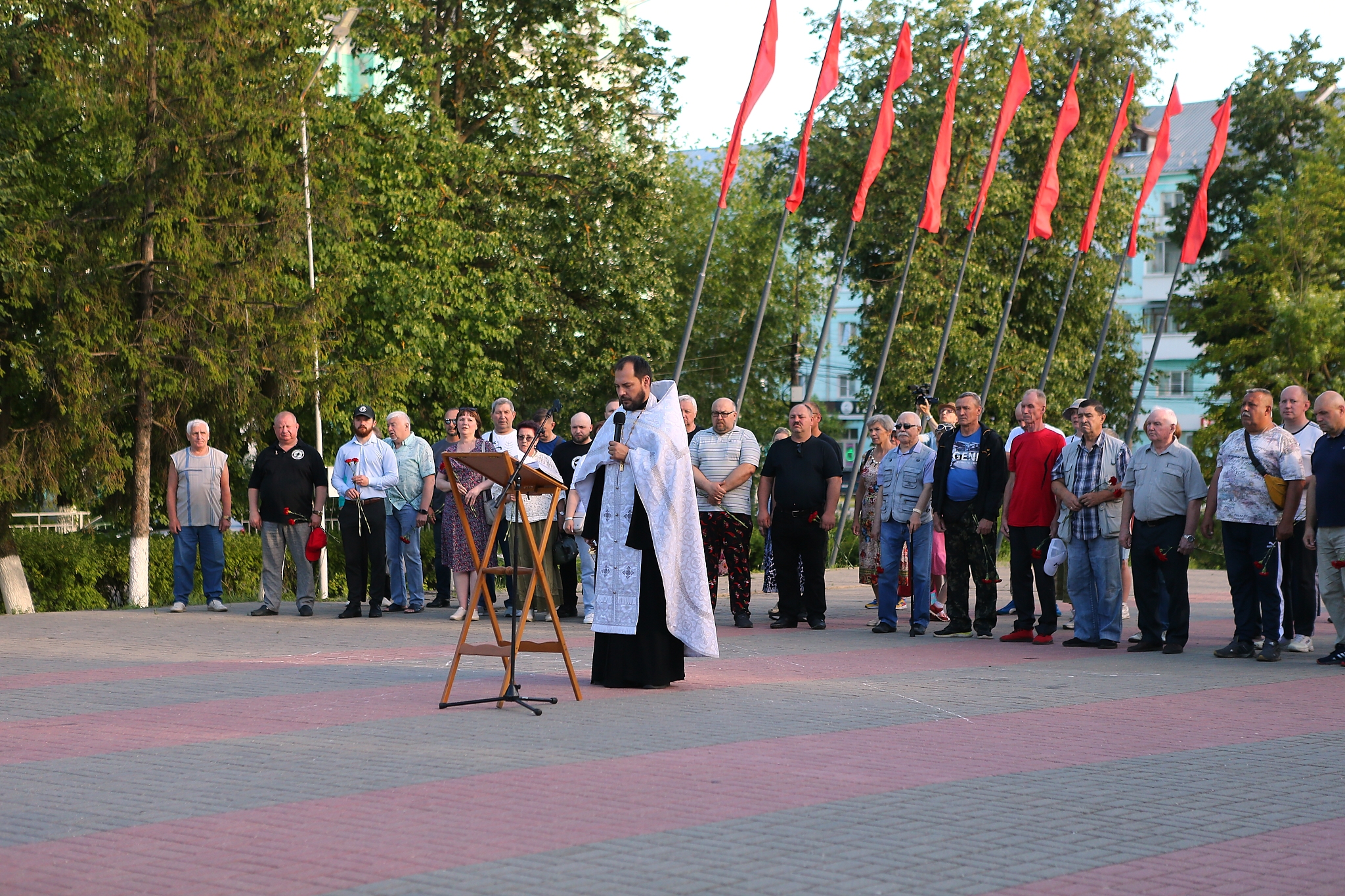 В 85-ю годовщину начала Великой Отечественной войны на площади Героев по инициативе председателя Дзержинской городской организации «Российского союза ветеранов Афганистана» Юрия Салова и при поддержке Воскресенского благочиния была совершена панихида 