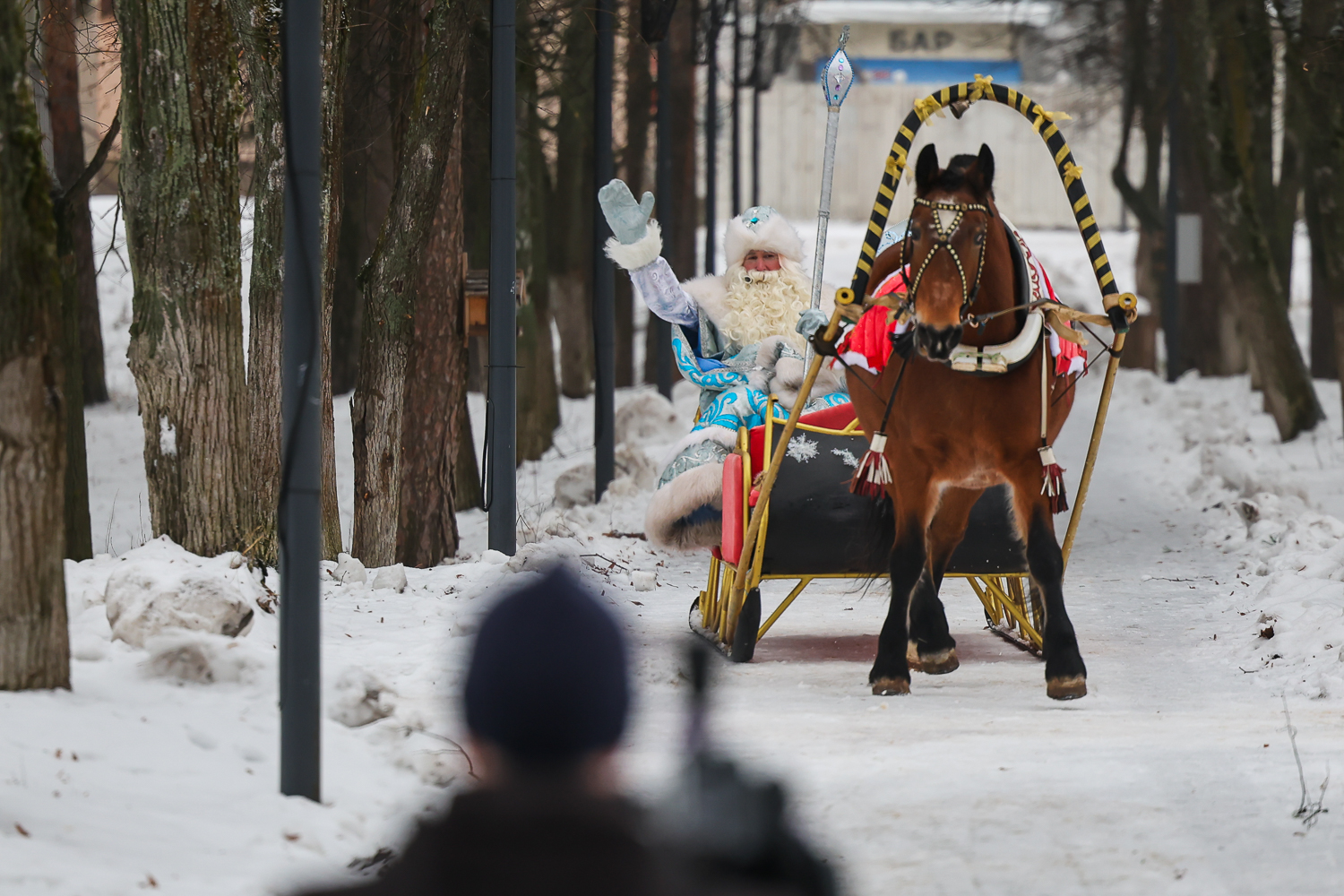 В Дзержинском театре кукол открылась резиденция Деда Мороза.
