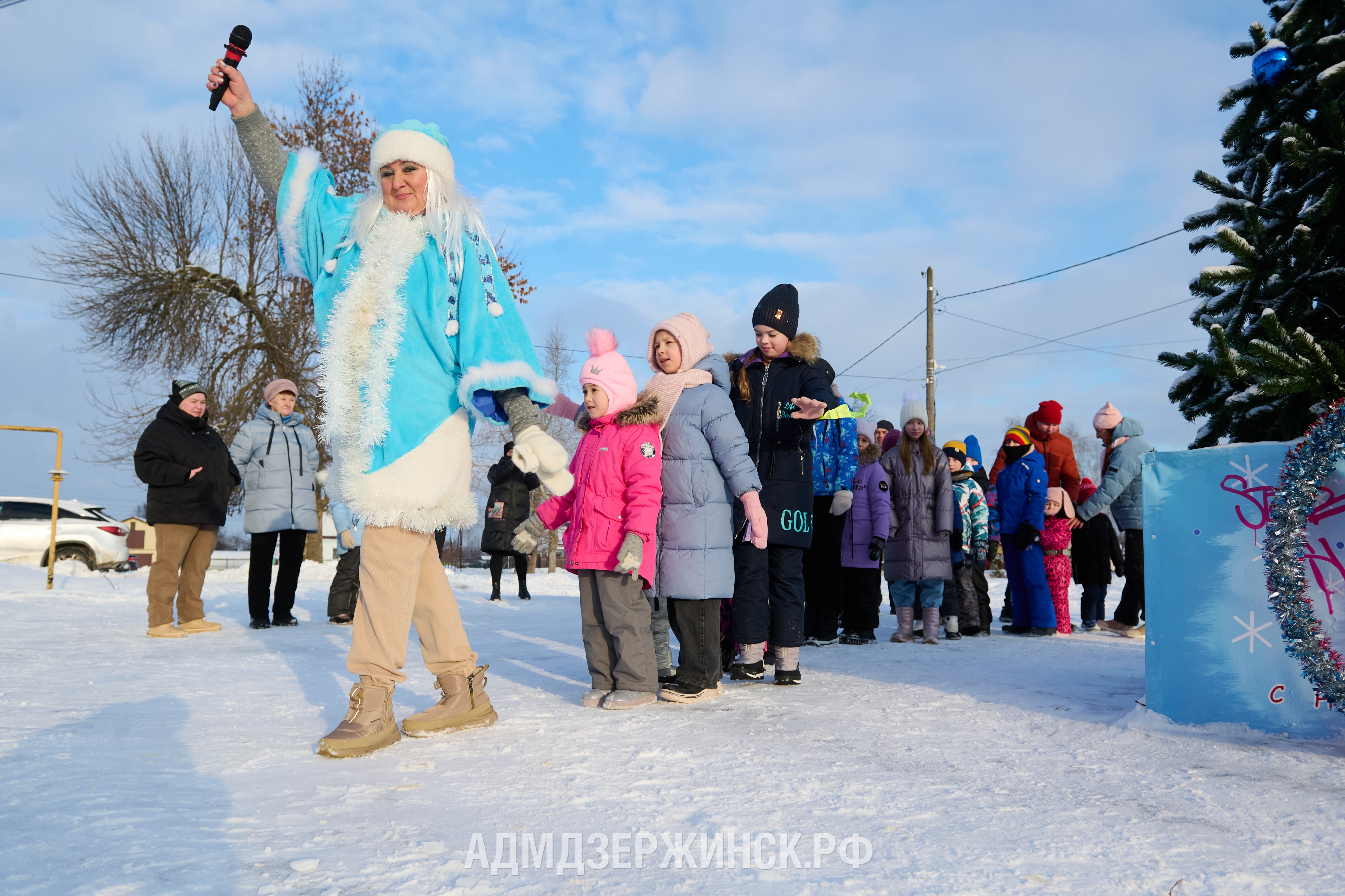 Новогодние праздники у елки завершились в поселках Дзержинска