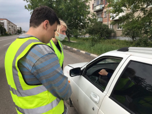 Сотрудники Дзержинской Госавтоинспекции напомнили водителям о соблюдении ПДД