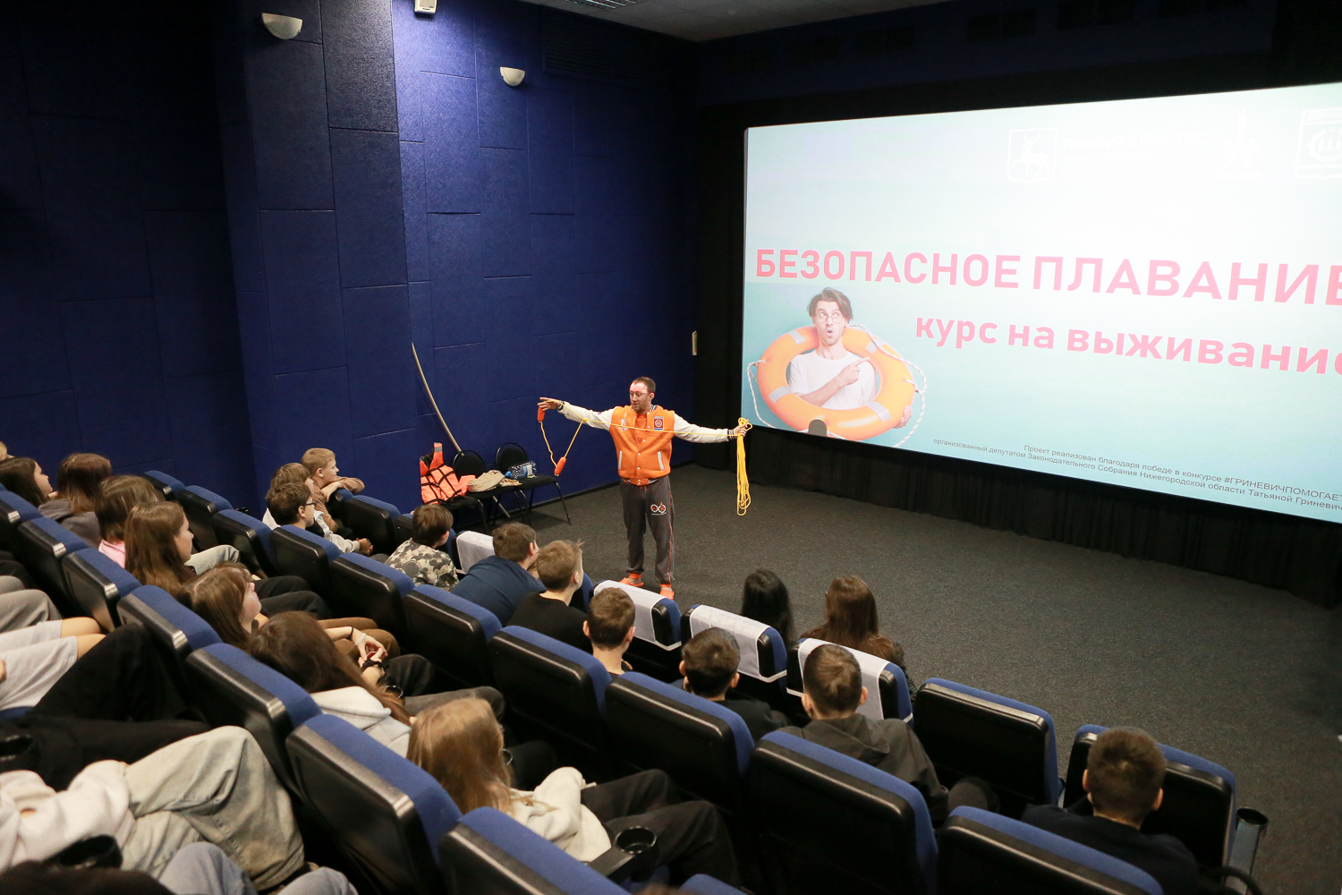 Проект «Безопасное плавание: курс на выживание» стартовал в ФОКе «ОКА»