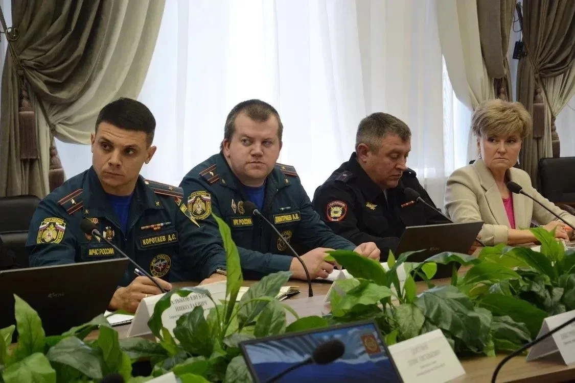 В администрации Дзержинска состоялось заседание Комиссии по чрезвычайным ситуациям и обеспечению пожарной безопасности, на котором обсуждалась готовность городских служб к наступлению пожароопасного периода.