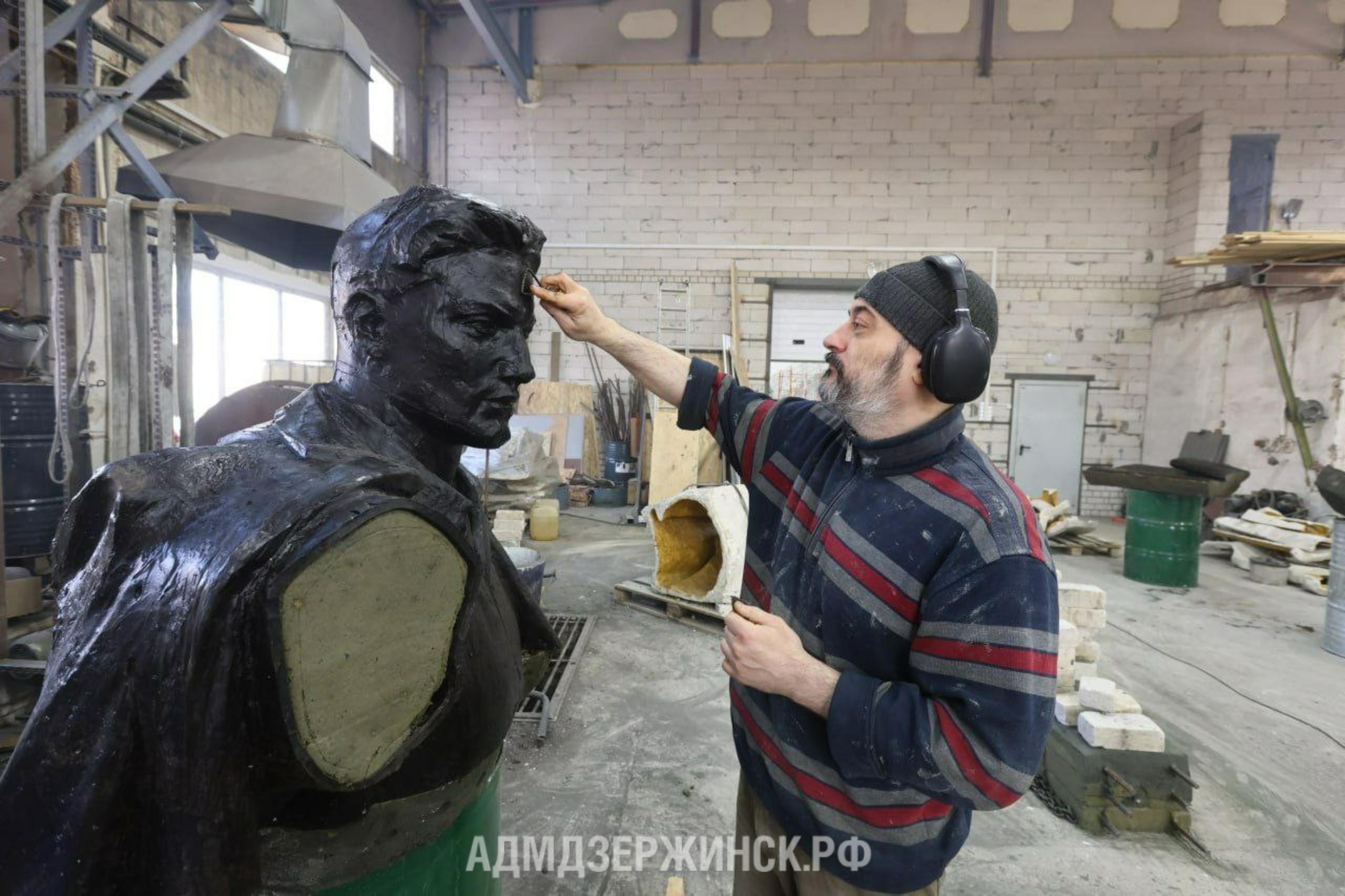 Скульптуры для стелы «Дзержинск – город трудовой доблести» готовы на 80%