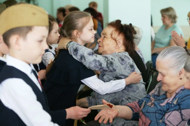 В Центре социального обслуживания граждан пожилого возраста прошел концерт, посвященный Дню Победы