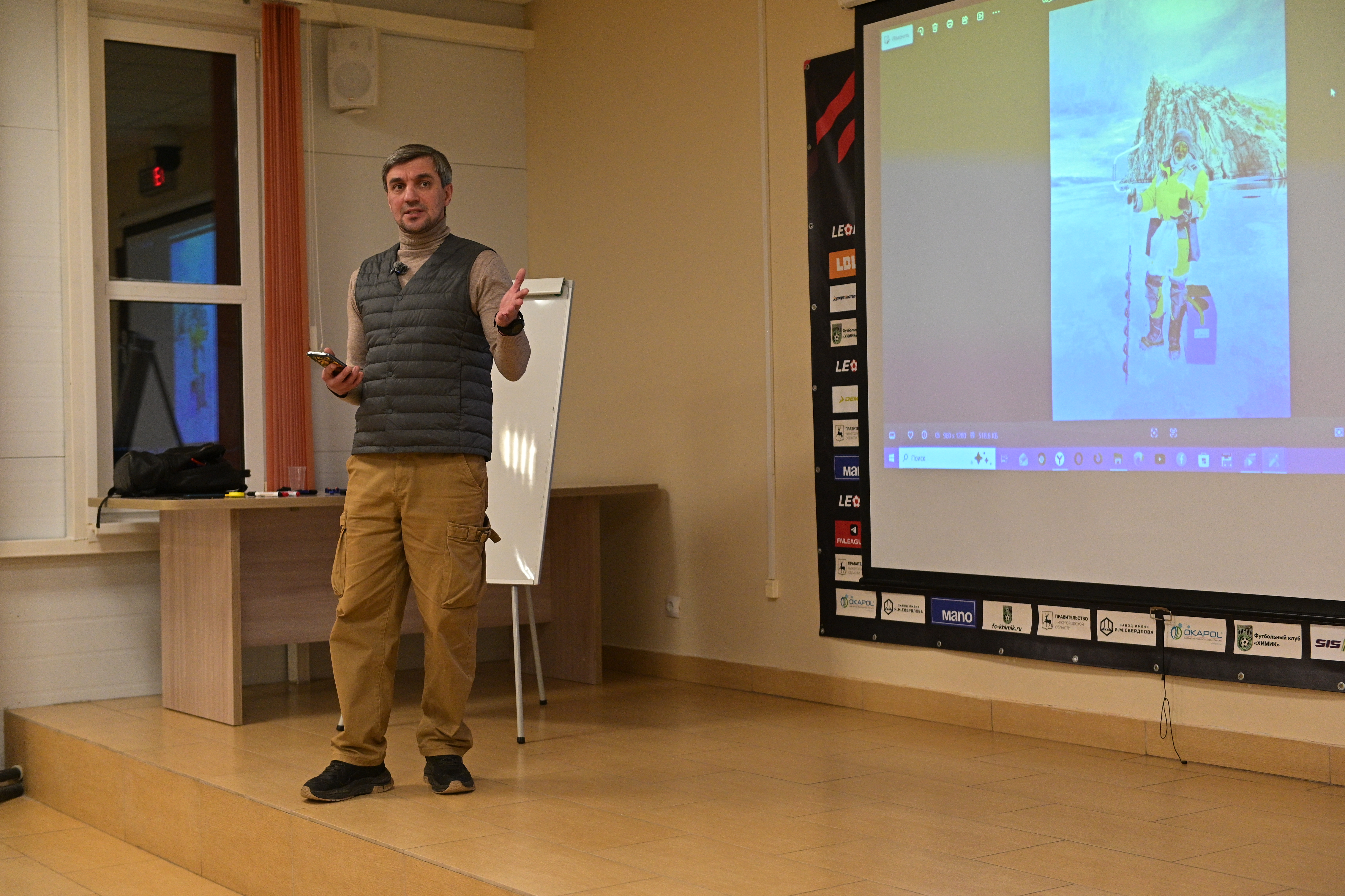 Семинар по ловле на мормышку со льда прошел в Дзержинске. Его провел мастер спорта России Андрей Слюнков.