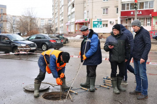 Провал коллектора на улице Петрищева