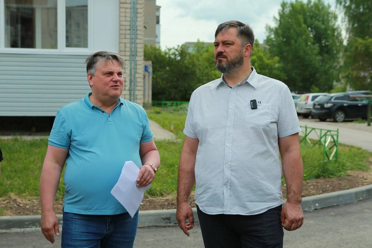 Глава города Михаил Клинков о проверке благоустройства дворов на улицах Молодежной, 12 и Самохвалова, 4А