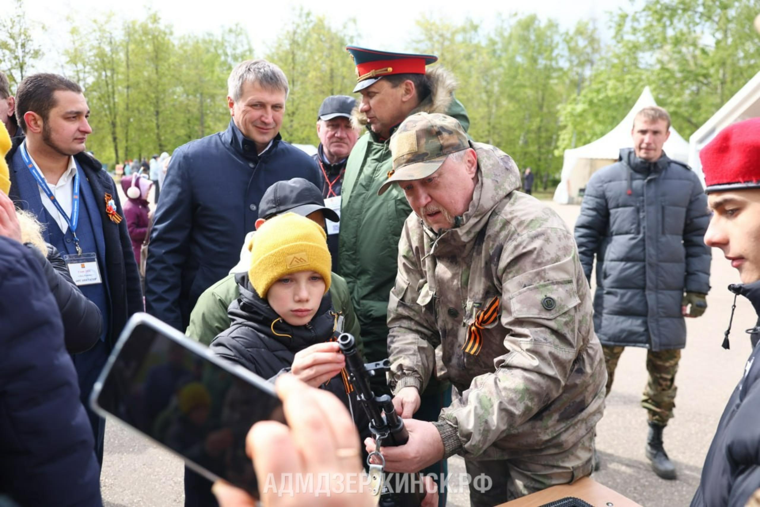 В парках Дзержинска тысячи горожан отметили День Победы