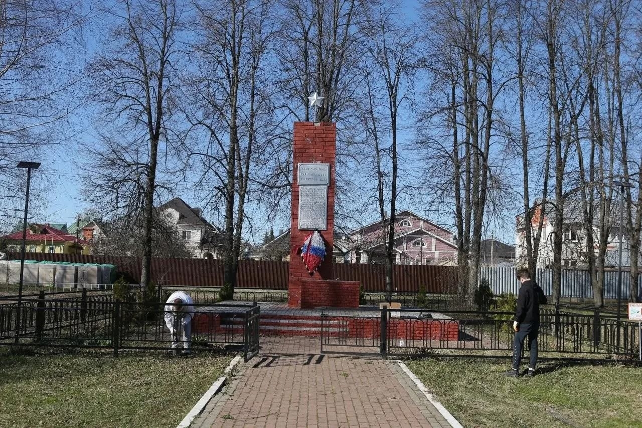 На мемориальном комплексе в поселке Желнино начались ремонтно-восстановительные работы по обновлению Обелиска Славы