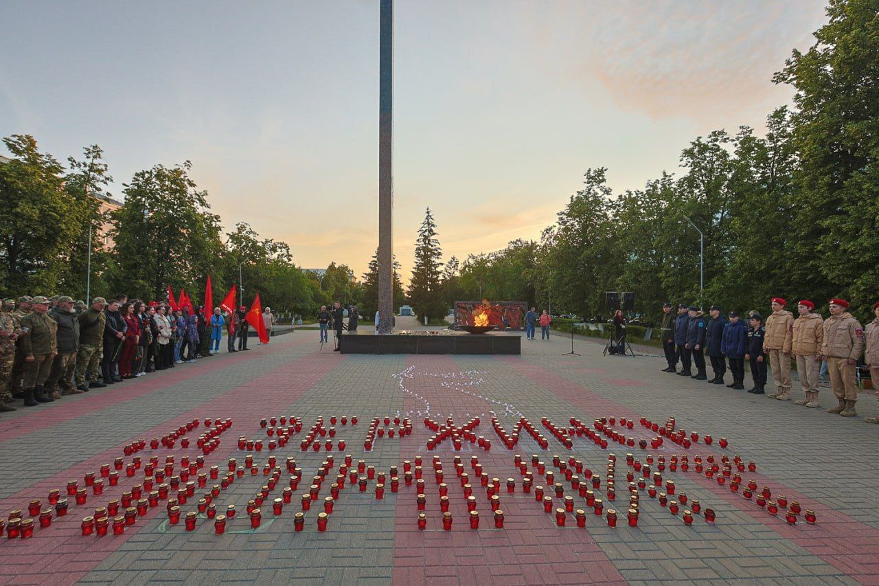 Глава города Михаил Клинков посетил акцию "Огненные картины войны"