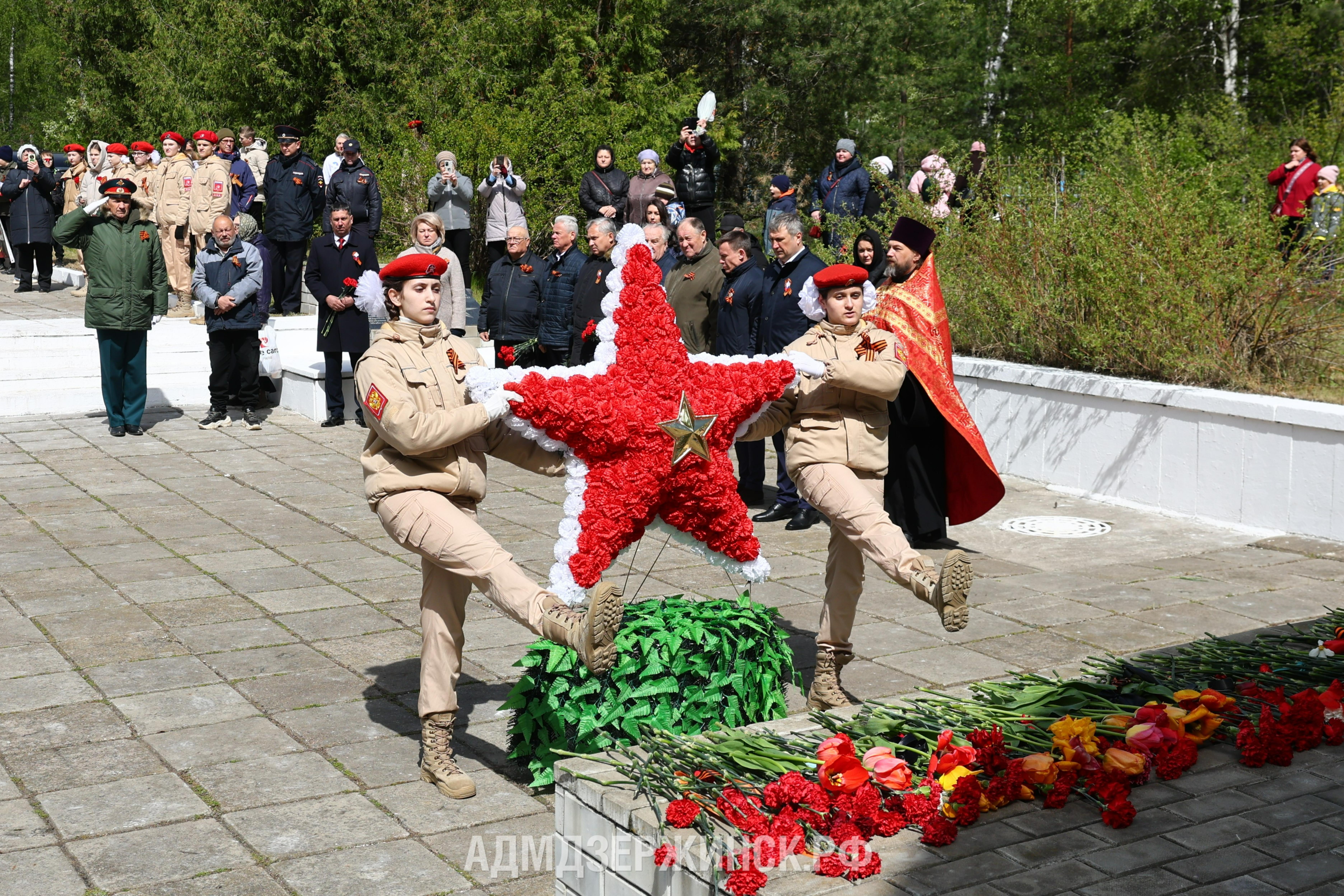 В Дзержинске возложили цветы к Мемориалу памяти воинам, умершим от ран в госпиталях в годы Великой Отечественной войны