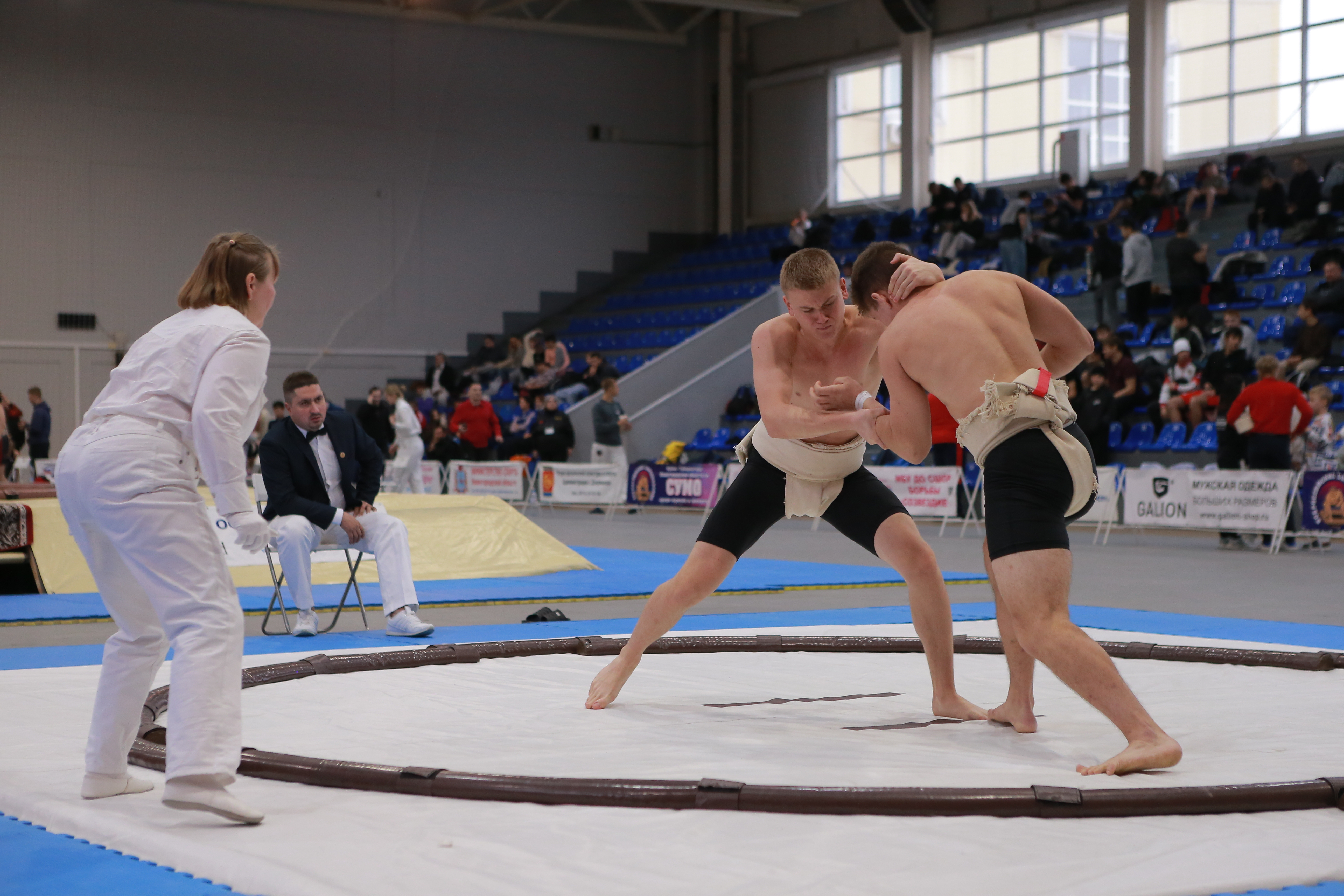 15 ноября в физкультурно-оздоровительном комплексе «Ока» состоялись XVIII Всероссийские соревнования «Кубок Губернатора Нижегородской области» по сумо среди мужчин и женщин