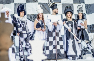 Партию в «живые шахматы» сыграли в Дзержинске