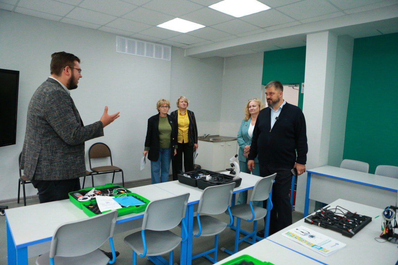 Готовность дзержинских школ к новому учебному году оценил глава города Михаил Клинков