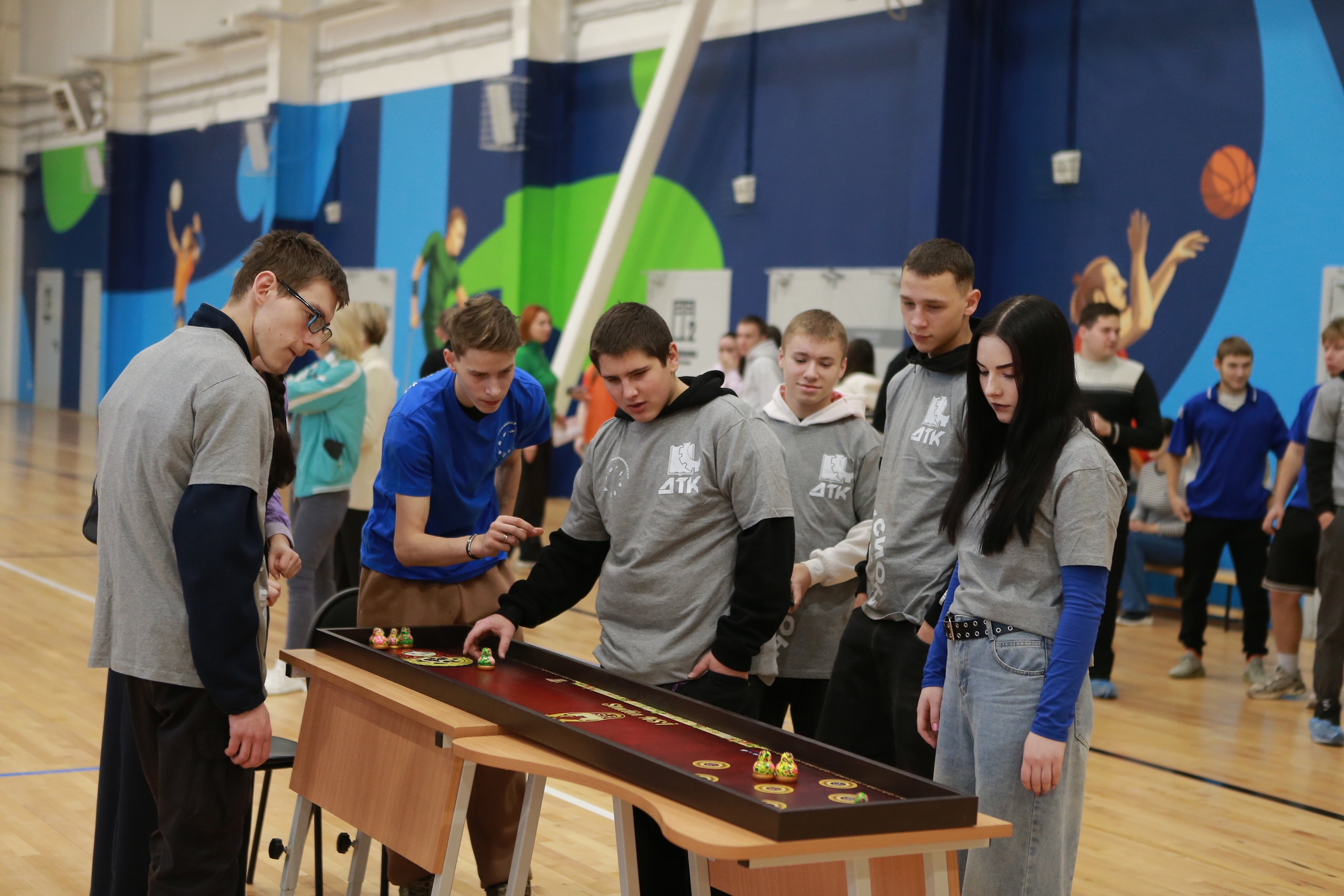 10 декабря на базе Регионального центра адаптивных видов спорта «Парус» прошли открытые показательные соревнования по настольной игре шаффлборд в рамках Декады инвалидов.