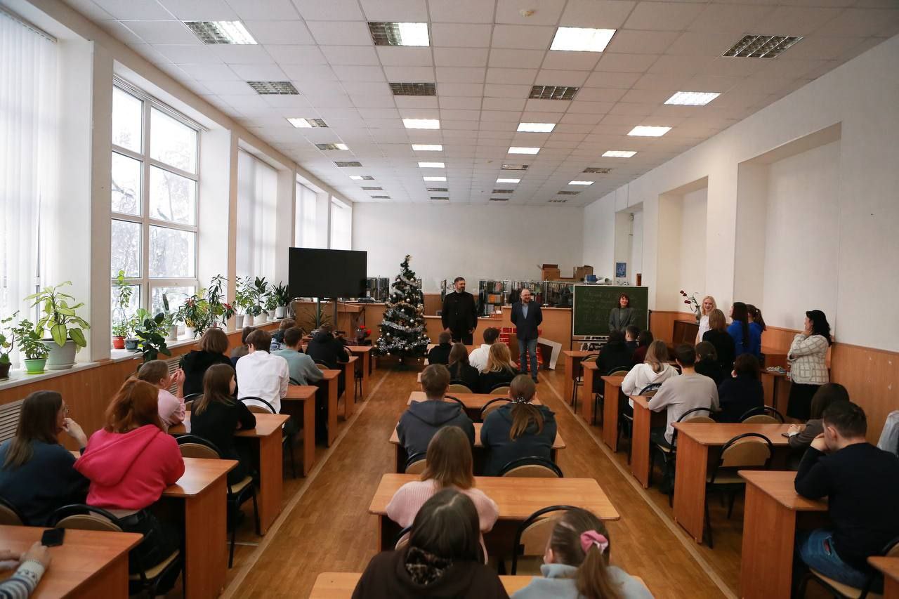 В преддверии Дня студента глава Дзержинска Михаил Клинков посетил одно из старейших и ведущих учебных заведений города – химический техникум имени Красной Армии