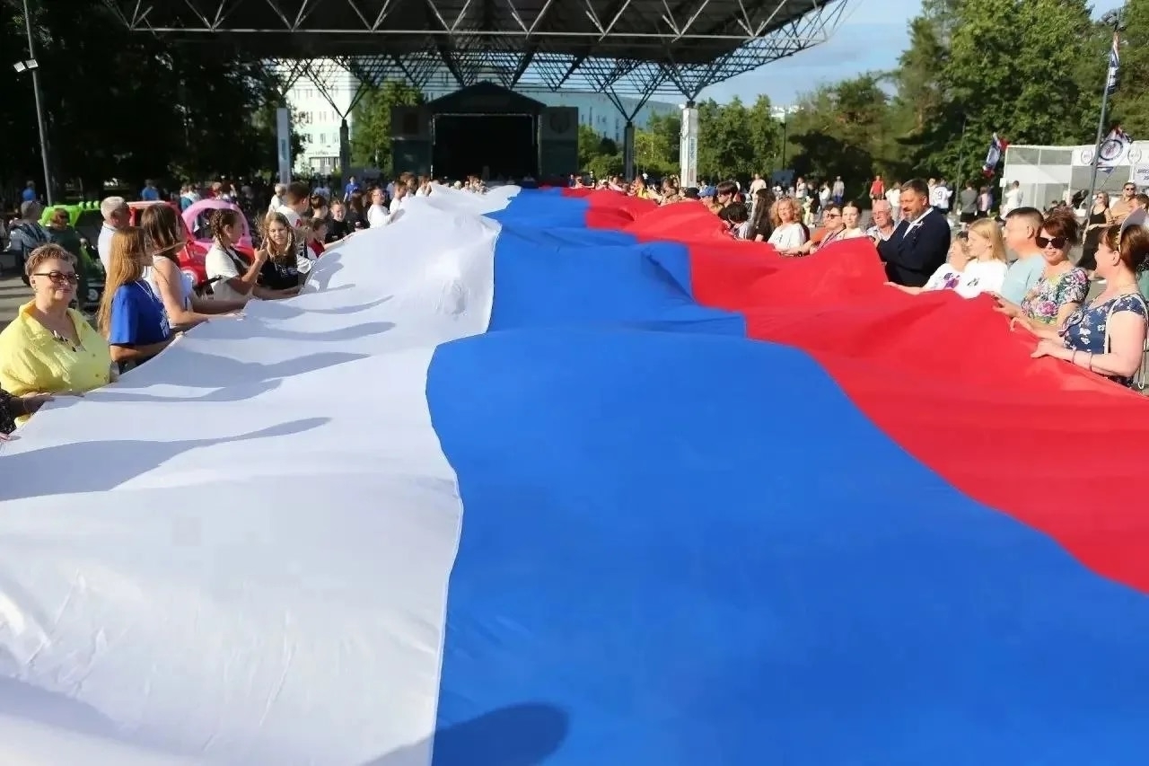 День России дружно отметили в Центральном парке культуры и отдыха.