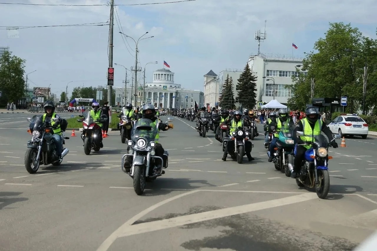 Более 700 мотоциклистов из Дзержинска, Нижегородской, Московской и Владимирской областей приняли участие в открытии мотосезона. 