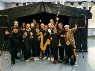 Театр-студия «Блик» из Дзержинска продолжает выездные выступления на мобильной сцене