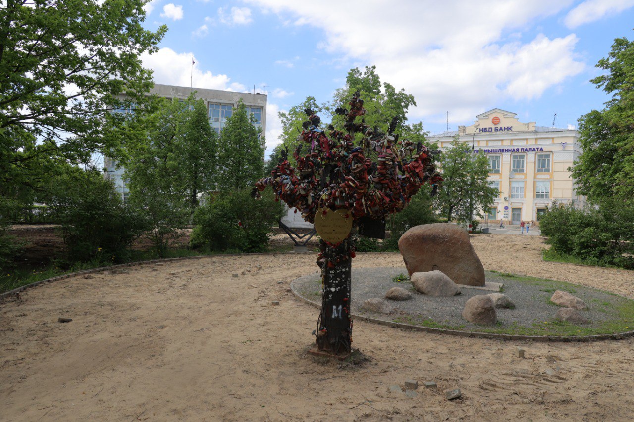 Более 800 новых деревьев и кустарников появятся в сквере Дзержинского