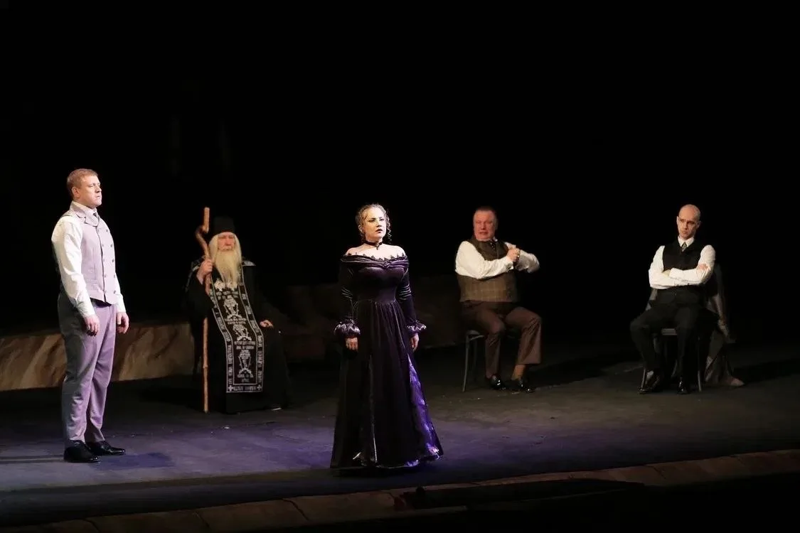 В Международный день театра на сцене Дзержинского театра драмы состоялась премьера постановки «Братья Карамазовы».