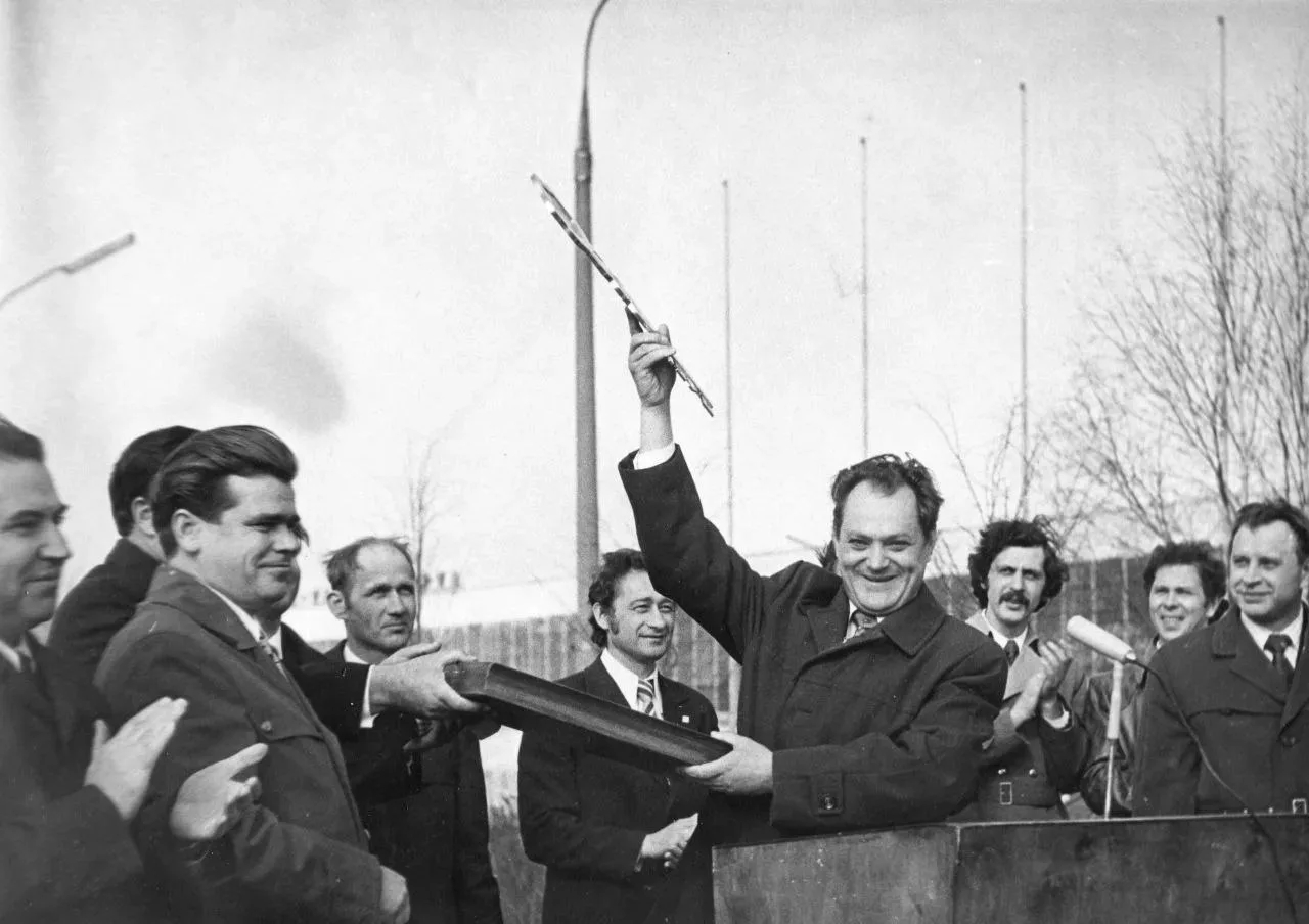 Поздравление главы города Михаила Клинкова с 50-летием Дзержинского троллейбуса