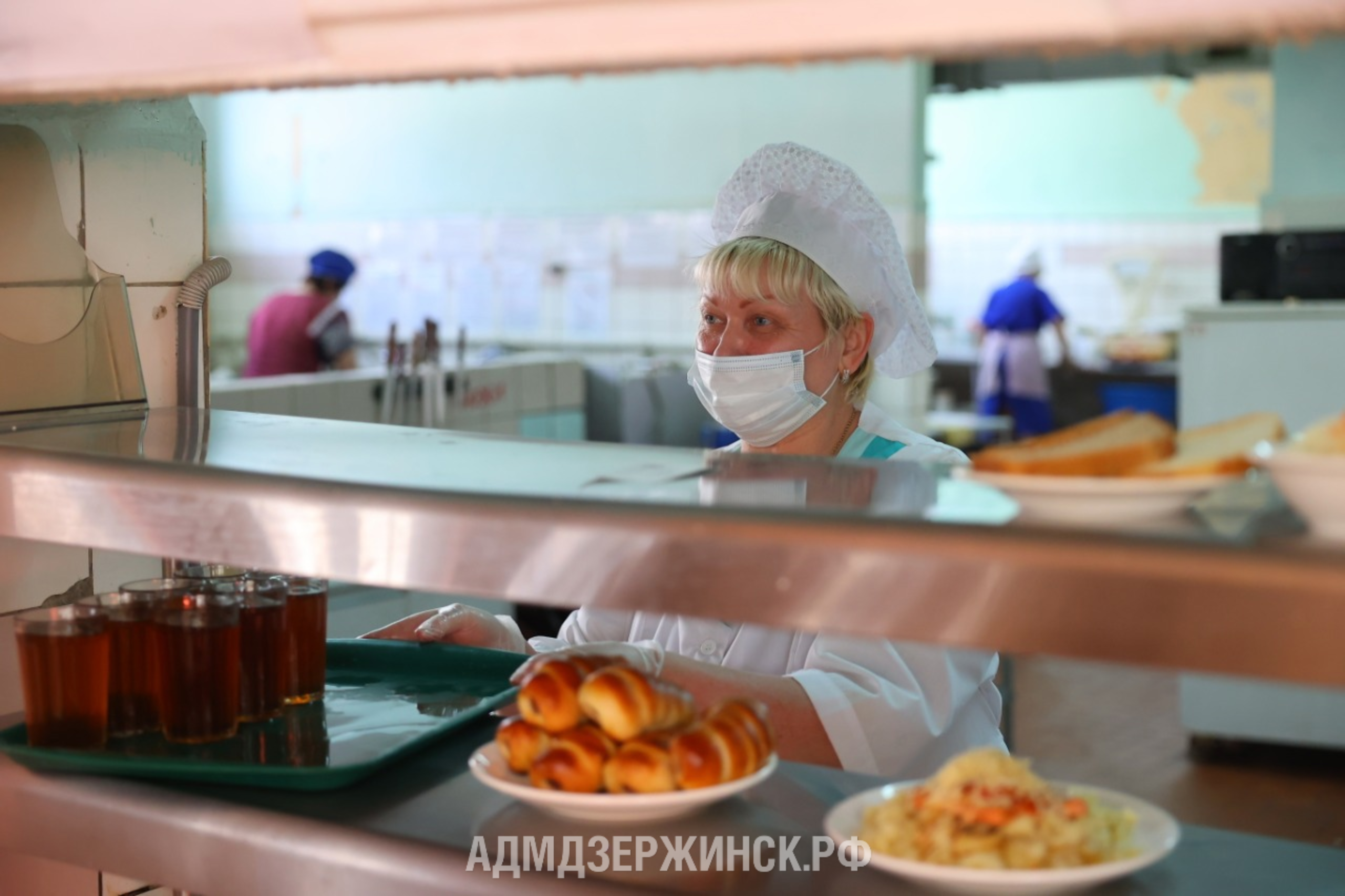 организация горячего питания в школе. питание детей приборы. питание в школах 2023 2024. обед в школе. питание в школах 2023 2024.