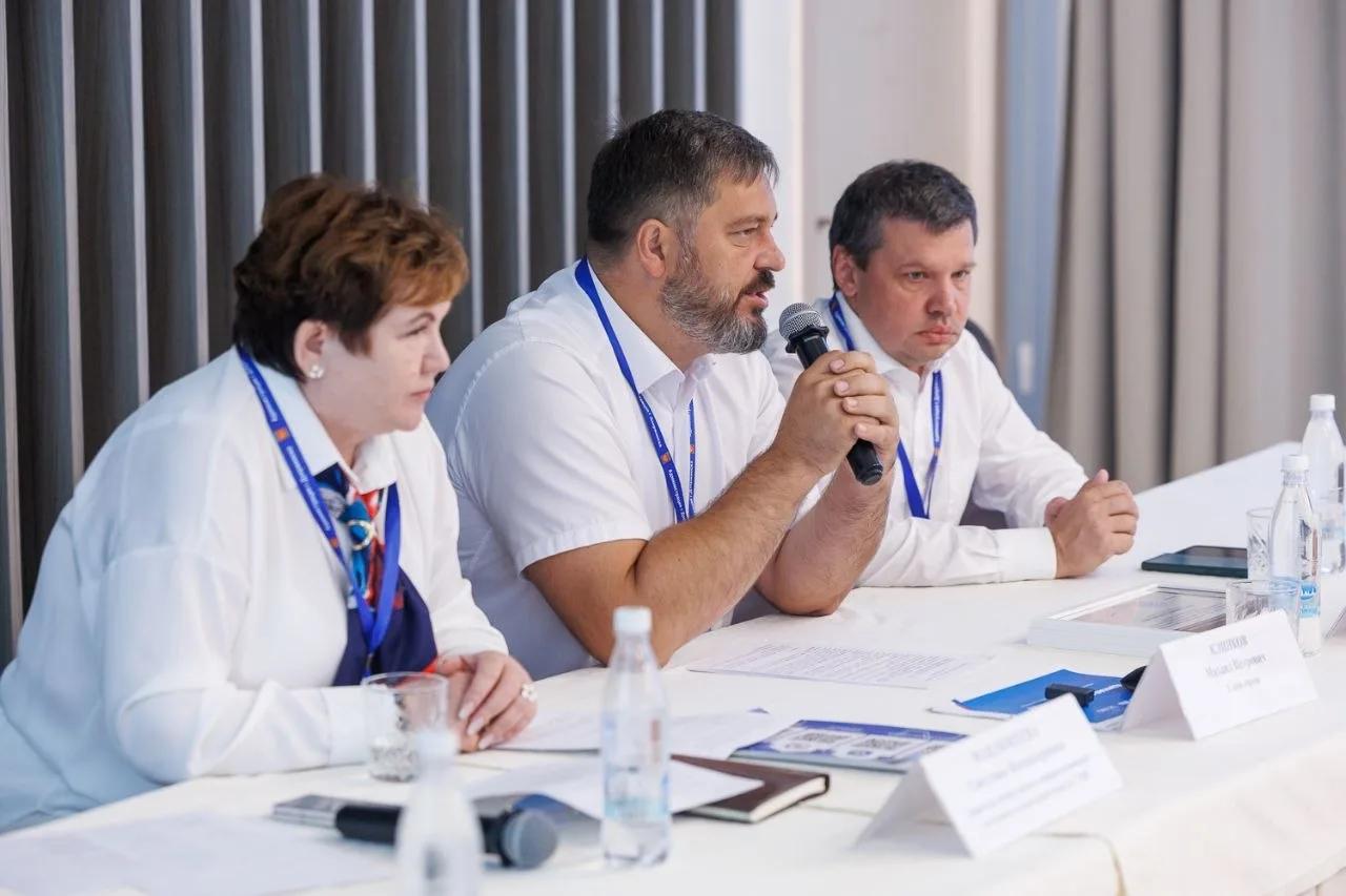 В «Медиа-форуме "Повестка дня 2.0: Дзержинск — единое информационное пространство"» приняли участие руководители пресс-служб 20 крупных предприятий города и администрации, руководители СМИ
