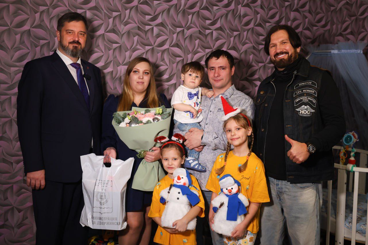 Ровно год назад один из первых моих постов был о том, что в 2:30 в Дзержинске родился первенец 2025 года. Вес мальчика - 3,25 кг, рост — 48 см.