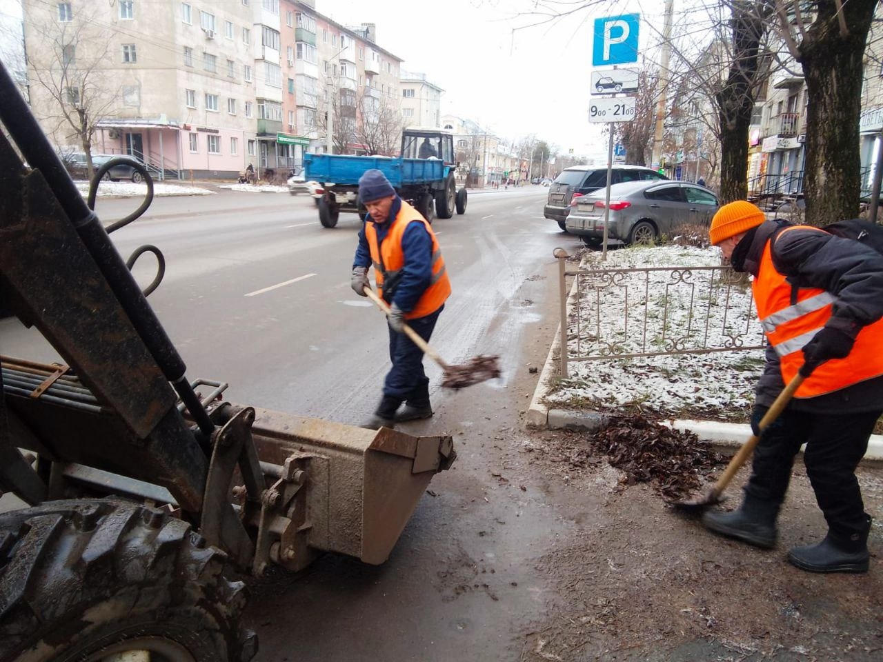 Сотрудники МБУ «Город» в ежедневном режиме очищают улицы от снега как ручным, так и механизированным способом.