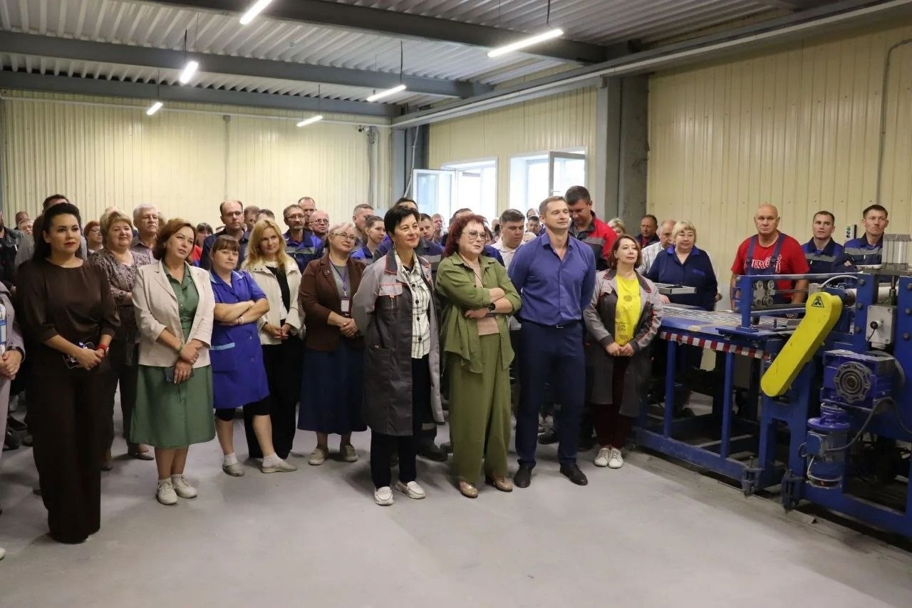 На предприятии ООО «Завод герметизирующих материалов» (ЗГМ) вместе с директором Владимиром Савченковым и коллективом обсудили текущую деятельность завода, развитие импортозамещающих технологий и планы на перспективу.