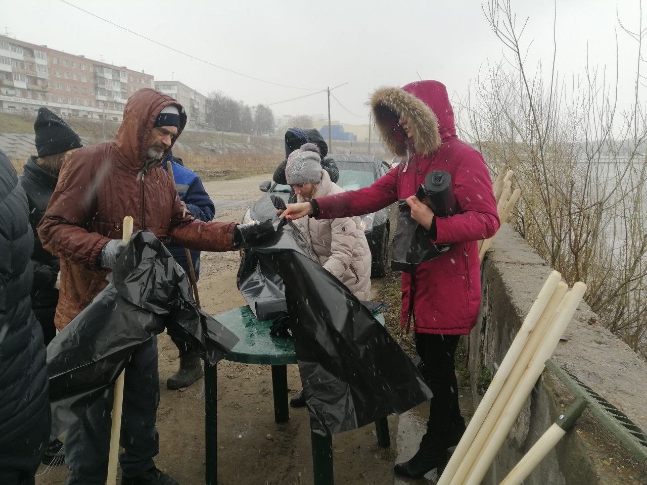 На Окской набережной, самой южной улице Дзержинска, начинается общегородской субботник. 