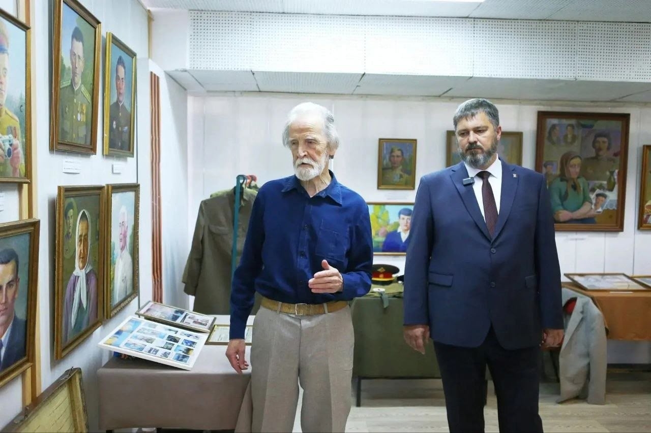 В Музее боевой славы Дома книги открылась выставка картин «Портреты войны» художника из Дзержинска Авеля Ивановича Смирнова, посвященная Великой Отечественной войне.
