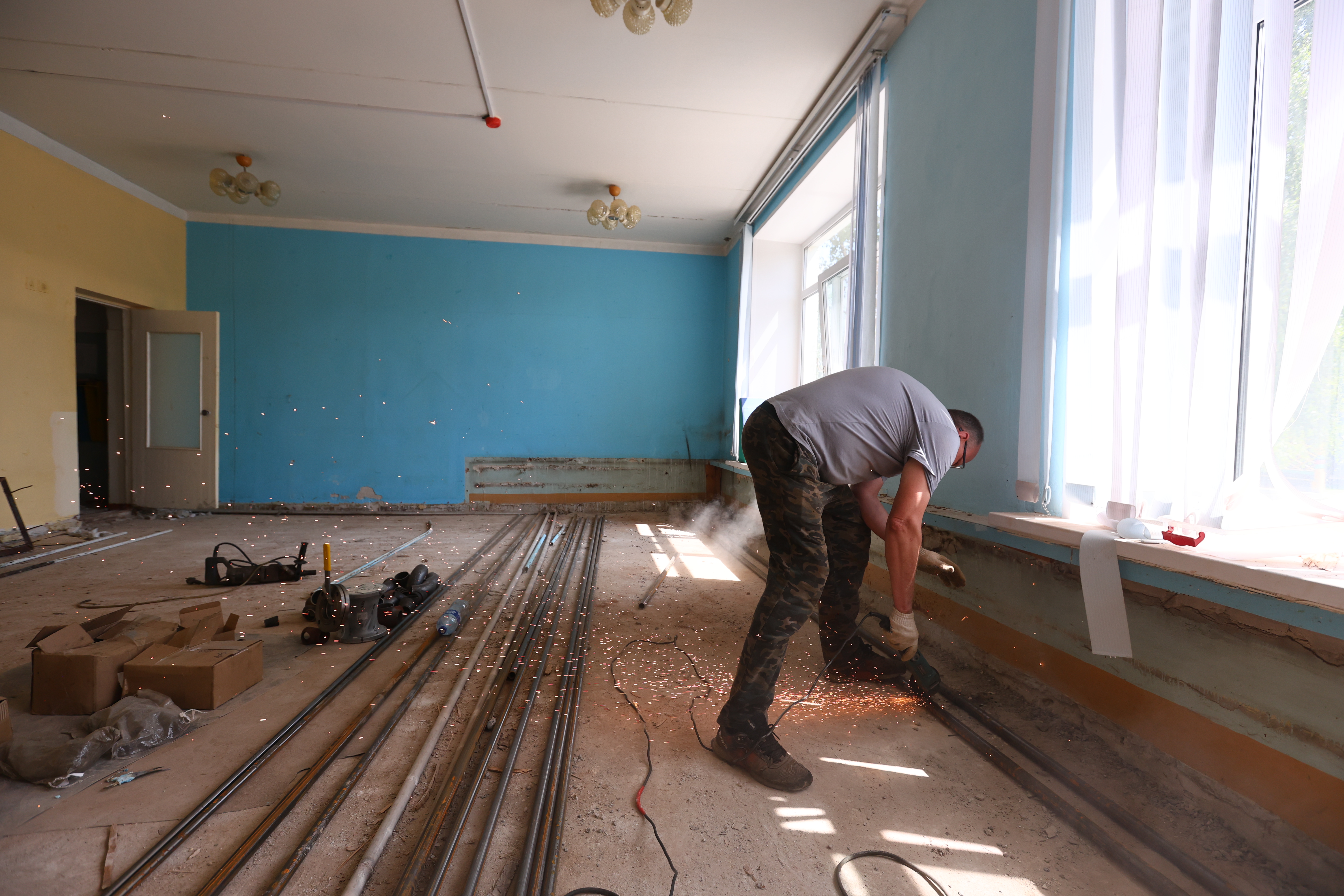 В городе проводится комплекс мероприятий по ремонту учреждений дошкольного и школьного образования в рамках подготовки к новому учебному году