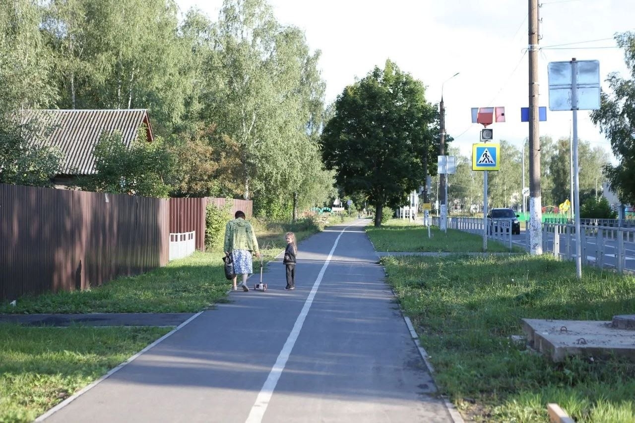 Выезд главы города Михаила Клинкова в поселок Пыра для оценки выполнения работ на стадионе и по губернаторскому проекту инициативного бюджетирования «Вам решать!»