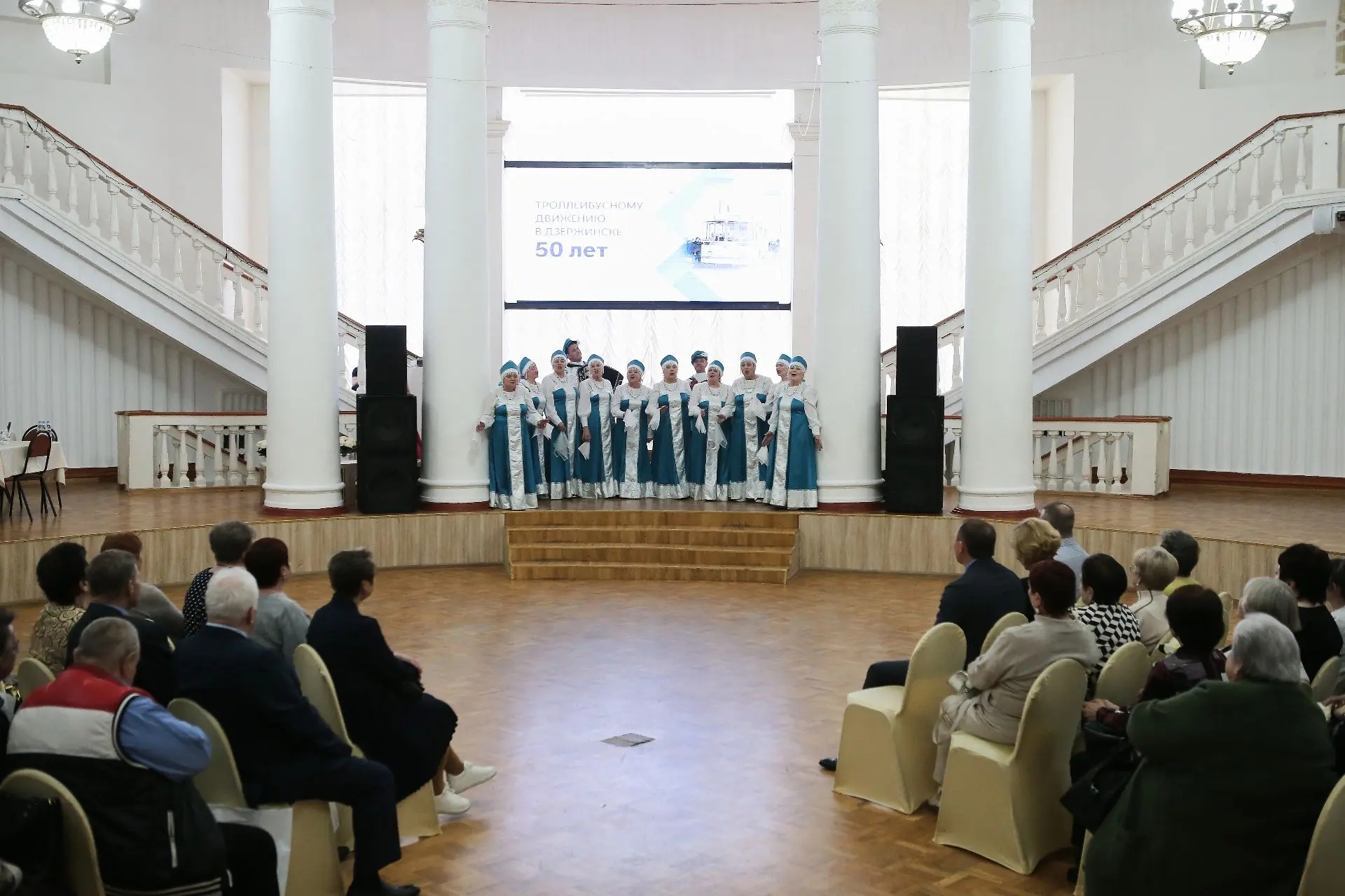 55 ветеранов и сотрудников МУП «Экспресс» наградили в ходе торжественной церемонии в честь 50-летия предприятия