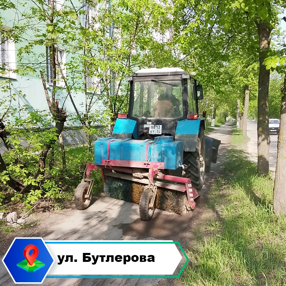 Продолжаются работы по содержанию дорог в летний период