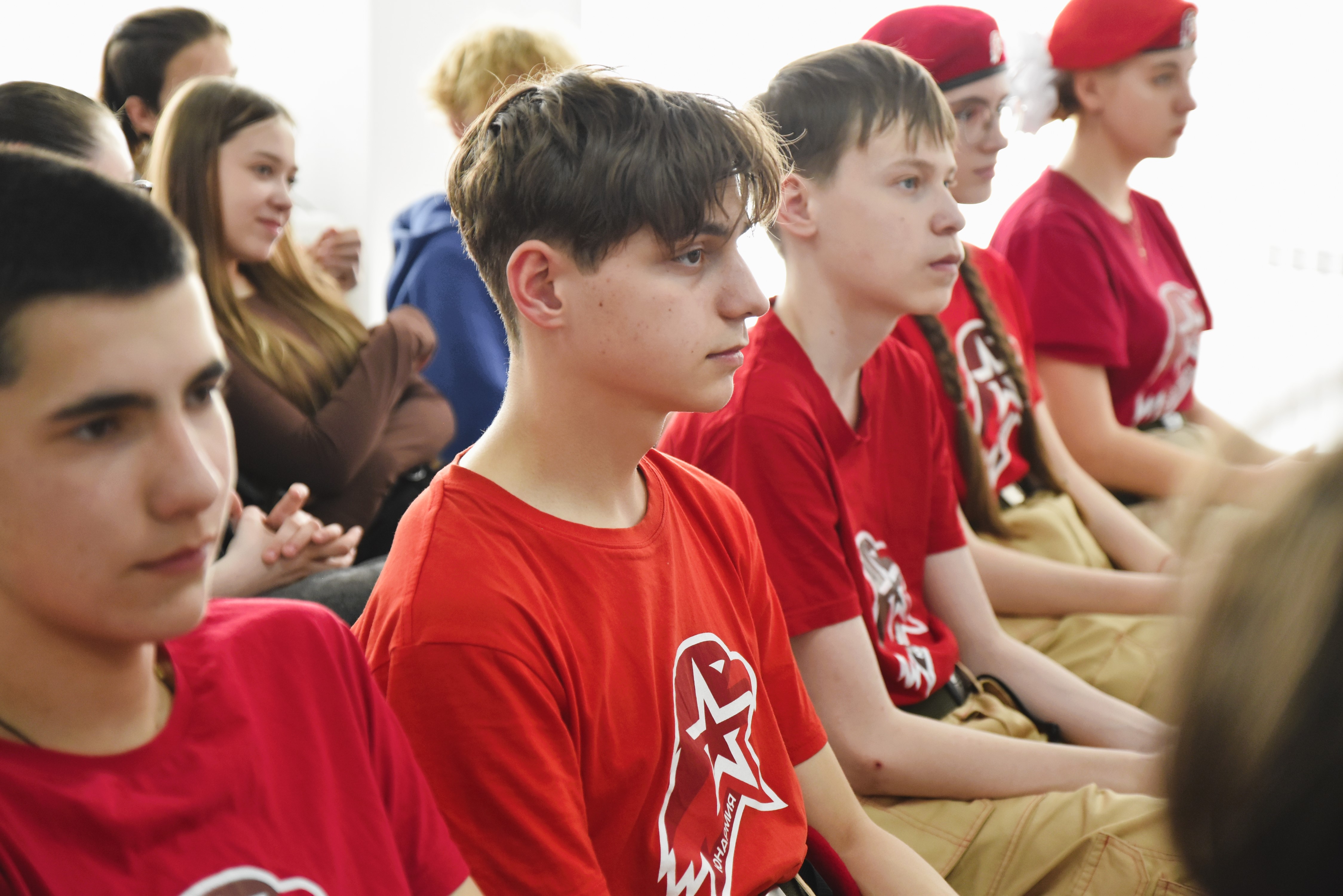  Более 150 молодых людей приняли участие в городской акции «Призывник – Защитник Отечества». 