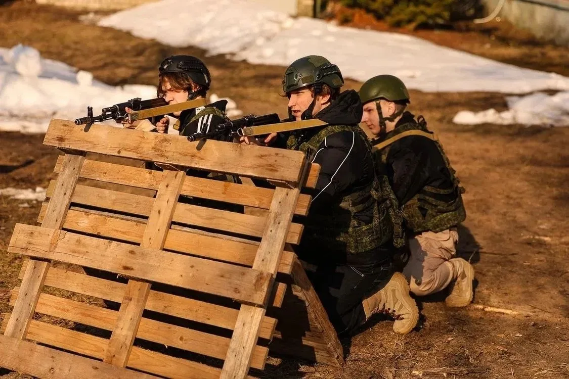 Более 500 школьников из всех учебных заведений города, студенты педколледжа и индустриально-коммерческого техникума приняли участие в трехдневном муниципальном этапе Всероссийской военно-патриотической игры «Зарница 2.0».