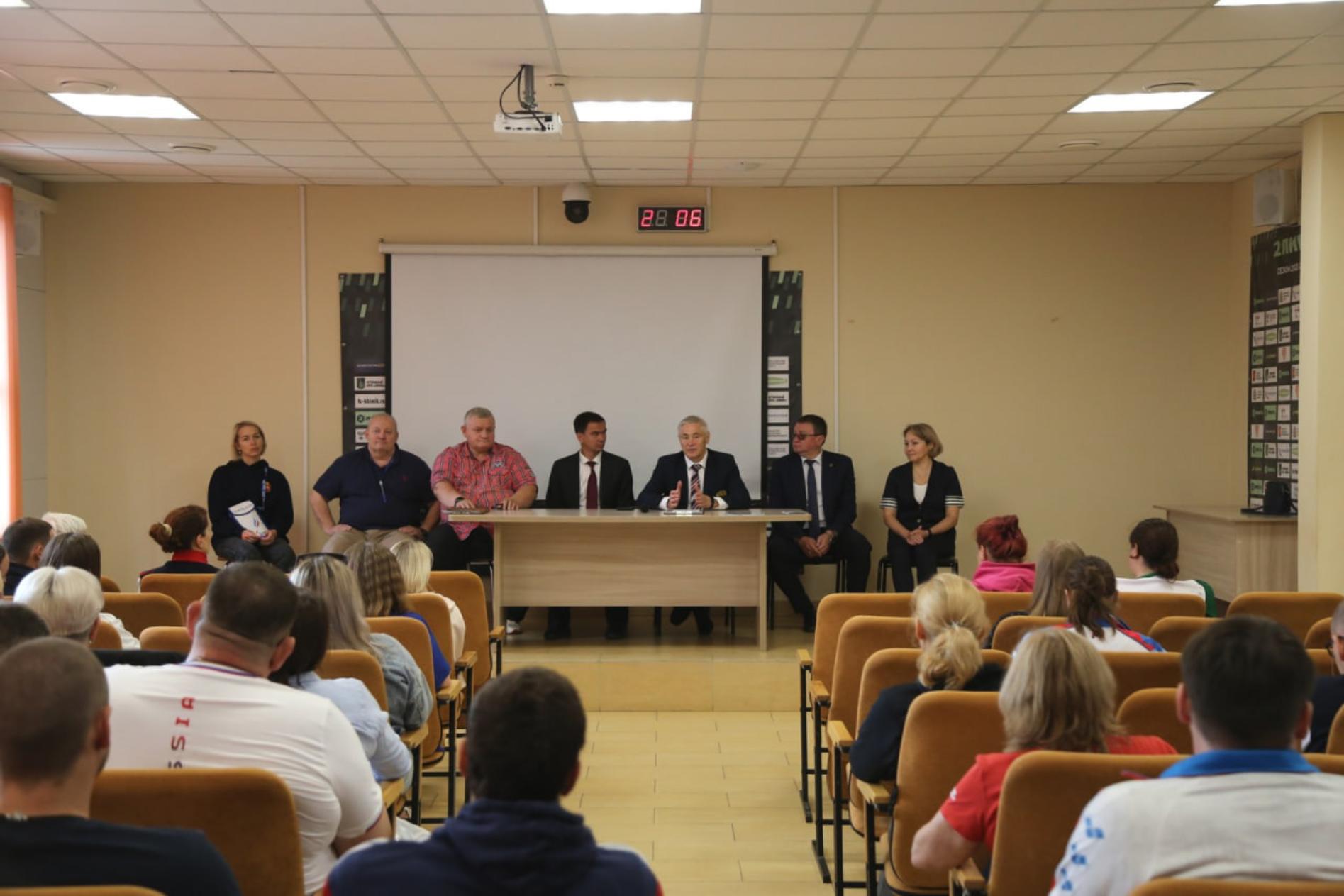 Паралимпийский комитет России проводит в Дзержинске курсы повышения квалификации для тренеров по плаванию