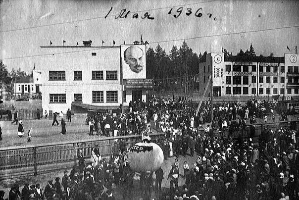 Глава города Михаил Клинков поздравляет жителей с Днем Весны и Труда!